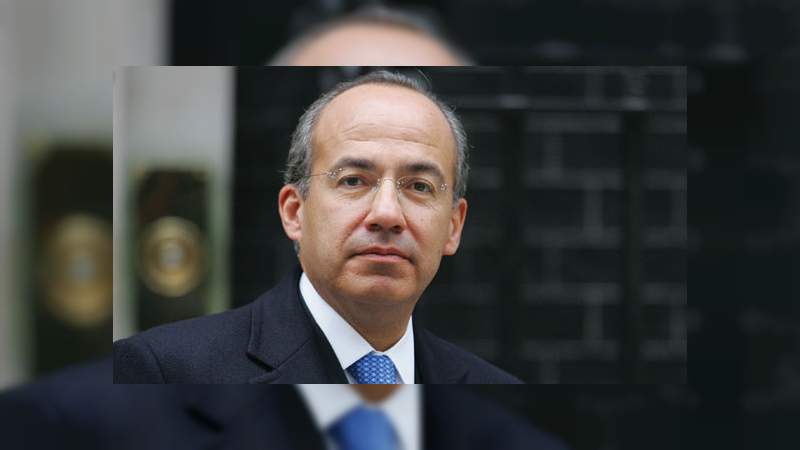 Felipe Calderón critica intento del gobierno por reformar industria eléctrica  