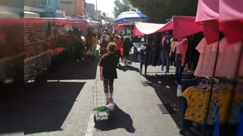 A pesar de la prohibición sanitaria, colocan tianguis este domingo en Morelia 