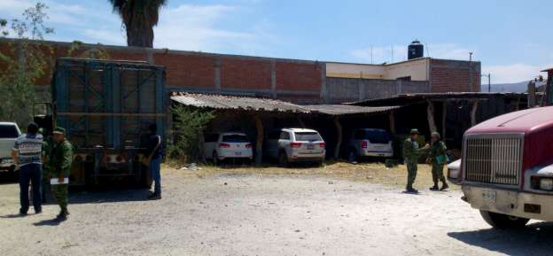 Aseguran autos, droga y munición en inmueble utilizado para actividades ilícitas en Tanhuato, Michoacán - Foto 0 