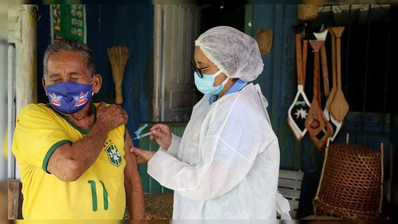 OMS: "La vacuna de AstraZeneca es segura y eficiente para los adultos mayores" 