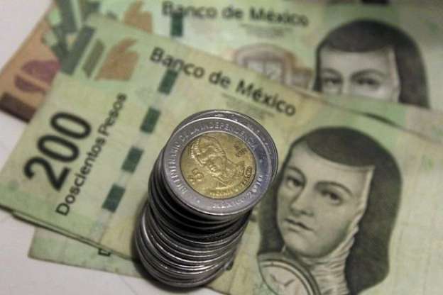 La caída del petróleo ocasiona una depreciación del peso  