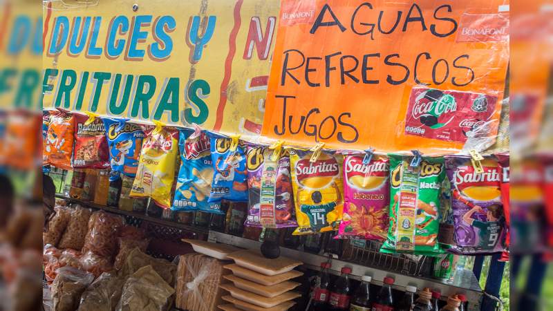 Por una alimentación más sana, Senado prohíbe venta de comida chatarra a las afueras de escuelas 