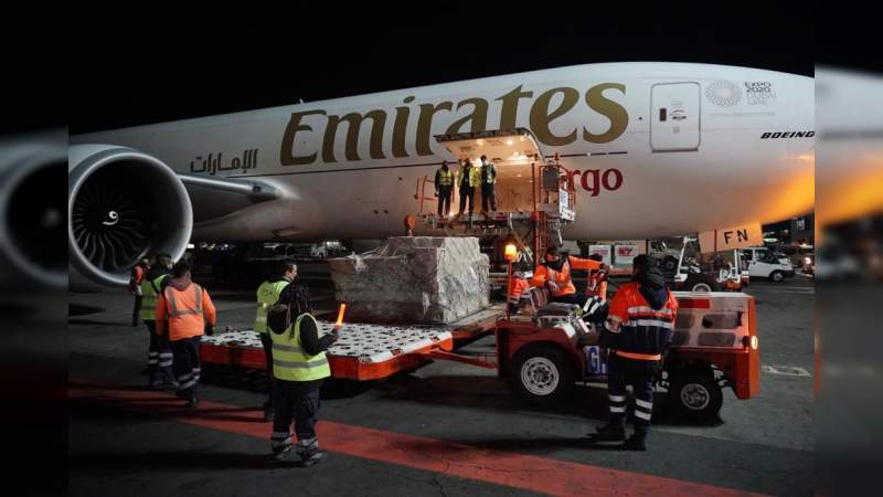 Recibe México embarque con 870 mil dosis de vacunas contra el virus SARS-CoV-2 