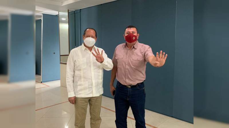 Humberto Soberano declina por Leonel Godoy para la diputación federal por Lázaro Cárdenas  