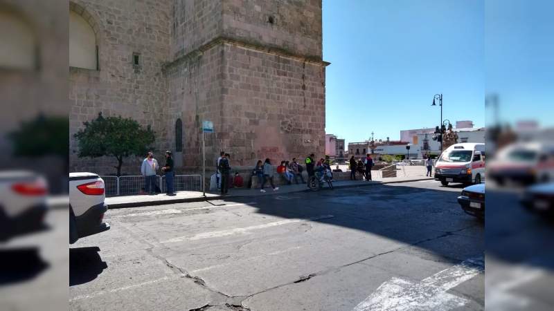 Morelianos continúan llenando las calles del centro histórico