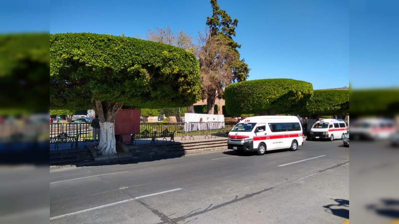 Morelianos continúan llenando las calles del centro histórico