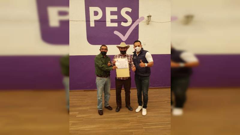 Hipólito Mora Chávez oficializa su registro como aspirante a la candidatura gubernamental por el PES 