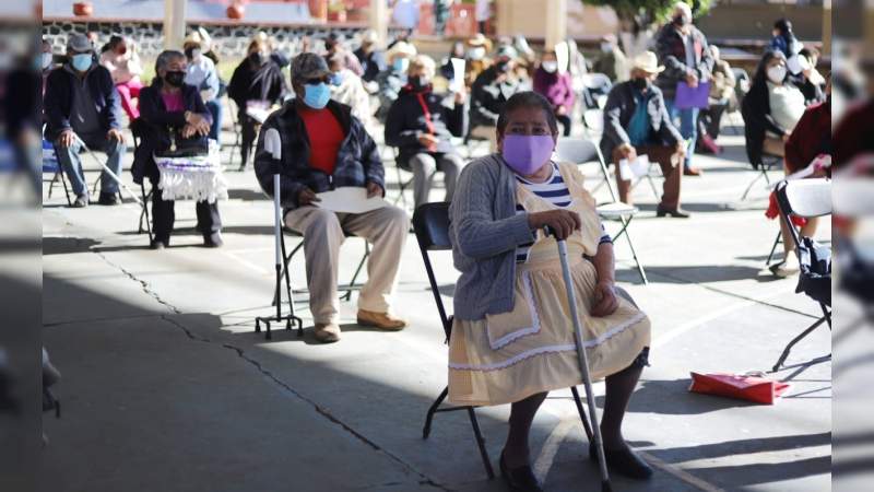 Más de 10 mil adultos mayores reciben primera dosis de vacuna contra COVID-19 en Michoacán