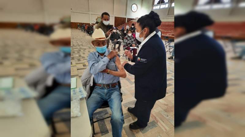 Más de 10 mil adultos mayores reciben primera dosis de vacuna contra COVID-19 en Michoacán