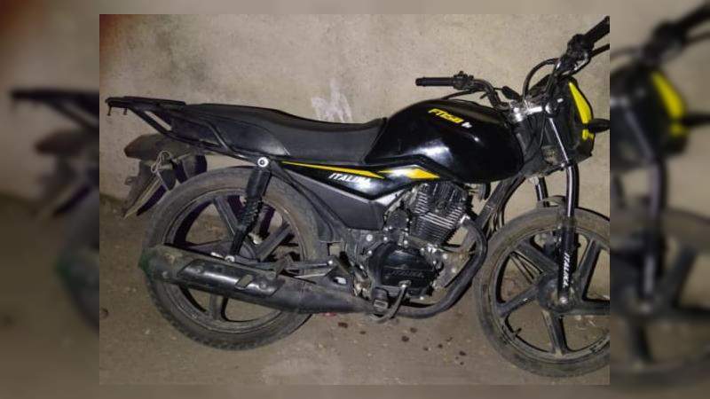 En Apatzingán, Michoacán, detienen a sujeto con motocicleta robada, municiones y droga