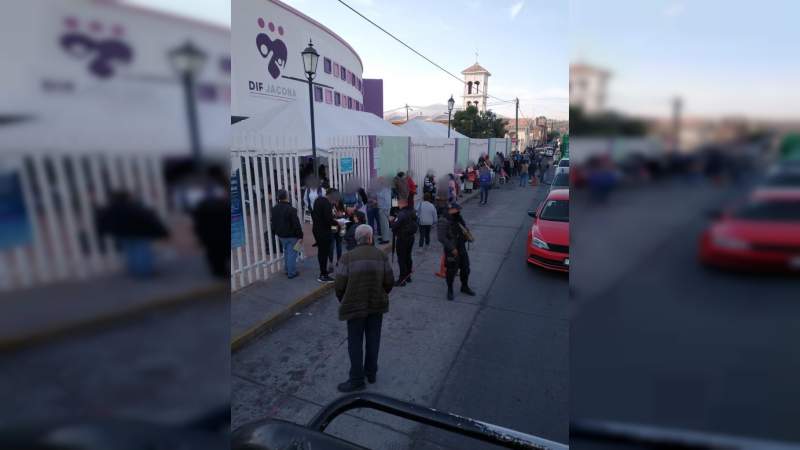 Implementan operativo de vigilancia ante aplicación de vacunas contra COVID-19 en Jacona 