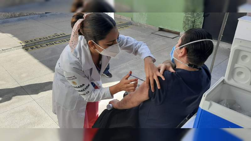 En la 21/a. Zona Militar en Morelia se aplica segunda dosis de vacunas a personal médico de hospitales privados