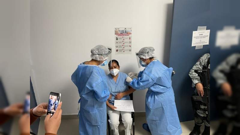 Inicia SSM con la aplicación de 2 mil 770 dosis a personal de salud 