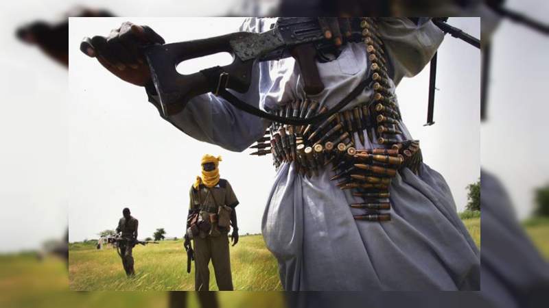 Hombres armados secuestraron a más de 300 niñas en escuela secundaria de Nigeria 