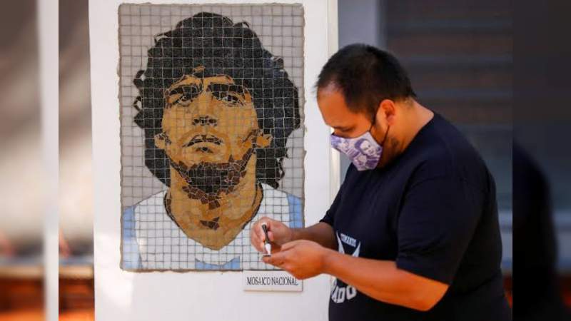 Realizan mural en Argentina para recordar a Diego Armando Maradona 