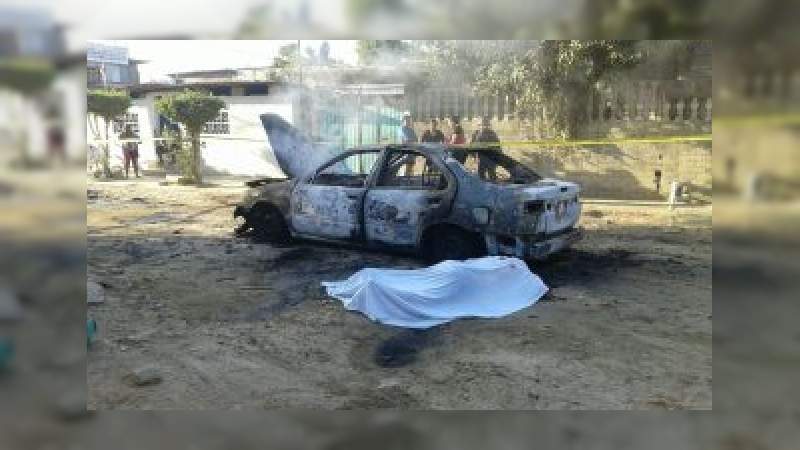 Cuerpo calcinado es hallado en auto en llamas en Juárez, Chihuahua 