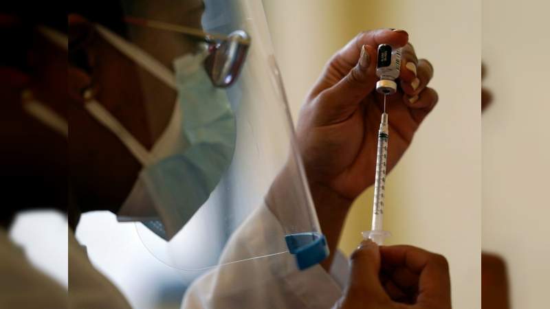 Vacunados, más de 28 mil adultos mayores con primeras dosis contra COVID-19 en Michoacán  
