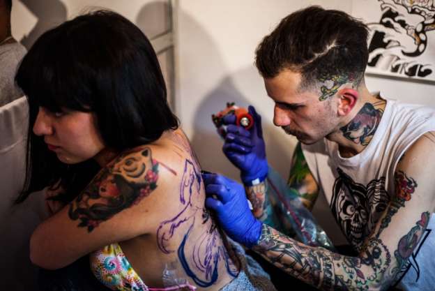 Lugares del cuerpo que son dolorosos para tatuarte  