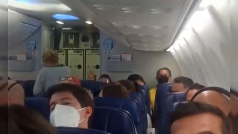 Recibe insultos y reclamos AMLO durante un vuelo desde Guadalajara 