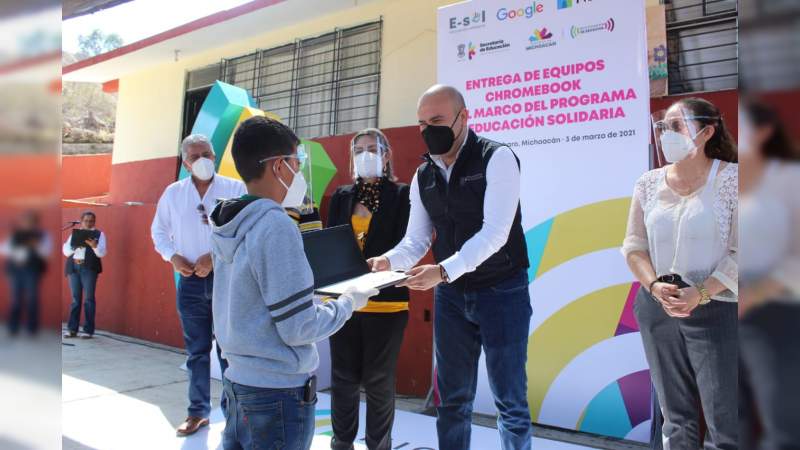 Entrega SEE equipos Chromebook a 350 niños y niñas, en Michoacán 
