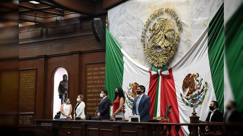 Aprueban licencias a nueve diputados y a la contralora interna del Poder Legislativo. 