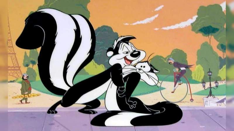 Arremeten contra Pepe Le Pew; aseguran que normaliza el abuso sexual y piden cancelarlo 