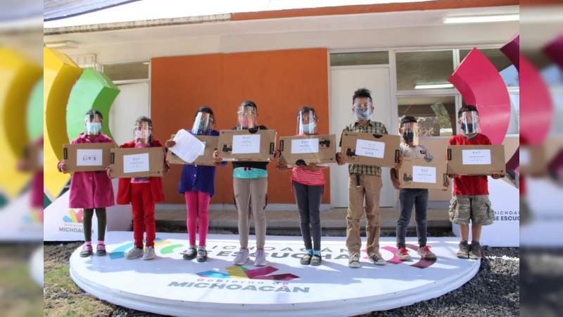 Entrega SEE equipos de cómputo a estudiantes de la Meseta Purépecha