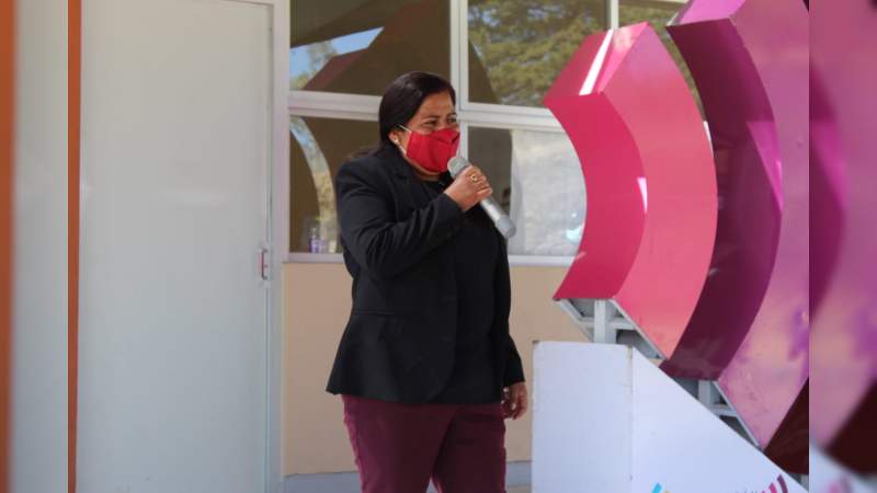 Entrega SEE equipos de cómputo a estudiantes de la Meseta Purépecha