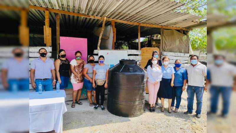 Realiza SEE entrega simultánea de tinacos y cisternas en escuelas de Michoacán