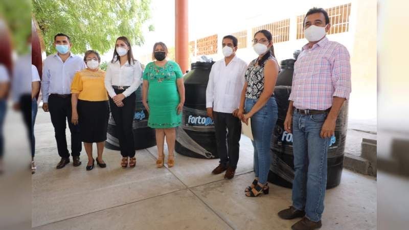 Realiza SEE entrega simultánea de tinacos y cisternas en escuelas de Michoacán