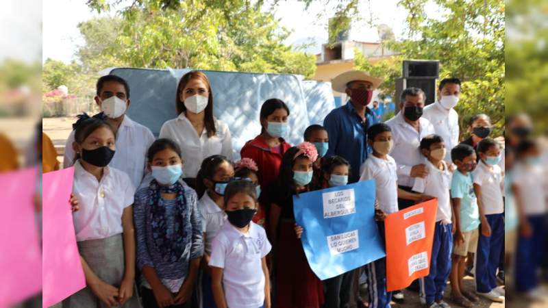 SEE hizo entrega de colchones al  Albergue "Cipriana Hernández de Chávez" en San Lucas, Michoacán 