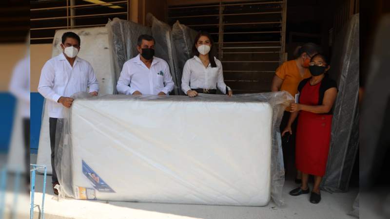 SEE hizo entrega de colchones al  Albergue "Cipriana Hernández de Chávez" en San Lucas, Michoacán 