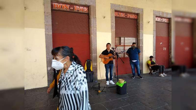 Músicos esperan reapertura de espacios para poder trabajar