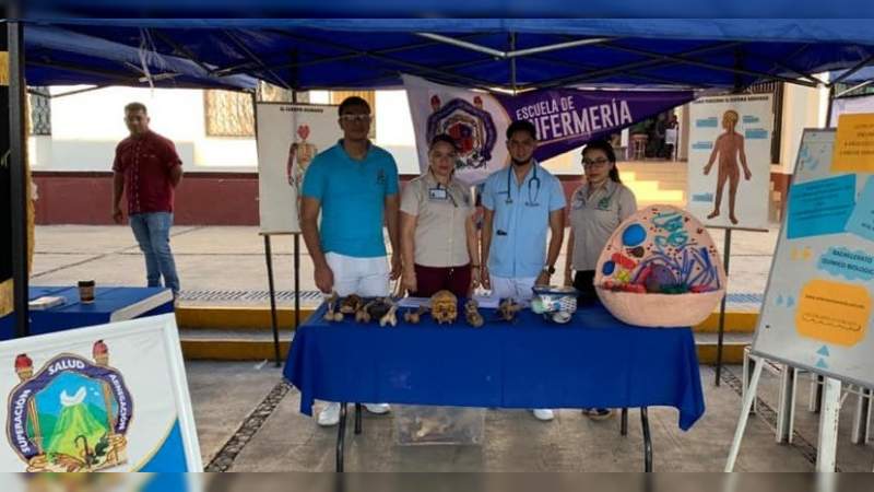En Apatzingán, Escuela de enfermería, invita a jóvenes a cursar en este plantel una carrera profesional