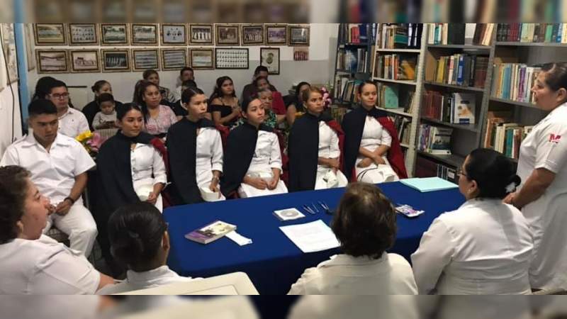 En Apatzingán, Escuela de enfermería, invita a jóvenes a cursar en este plantel una carrera profesional