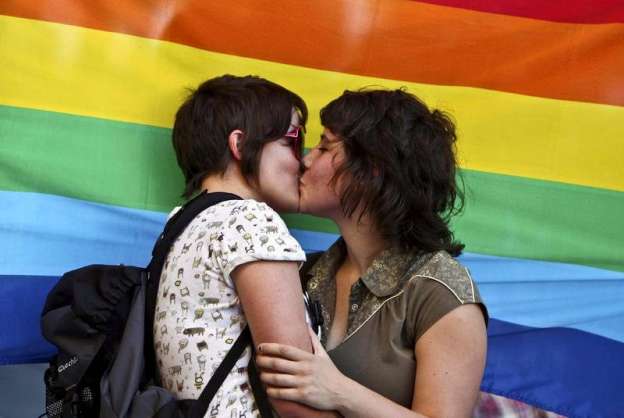 Así pretenden "curar" a las lesbianas  
