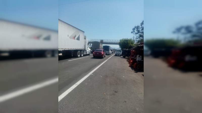Profesores bloquean este miércoles el acceso Cuatro Caminos 