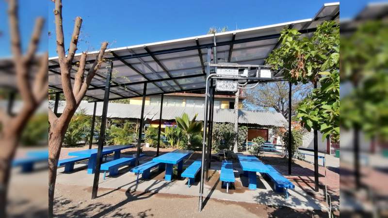 Inaugura SEE instalación de paneles solares en escuela secundaria de Apatzingán
