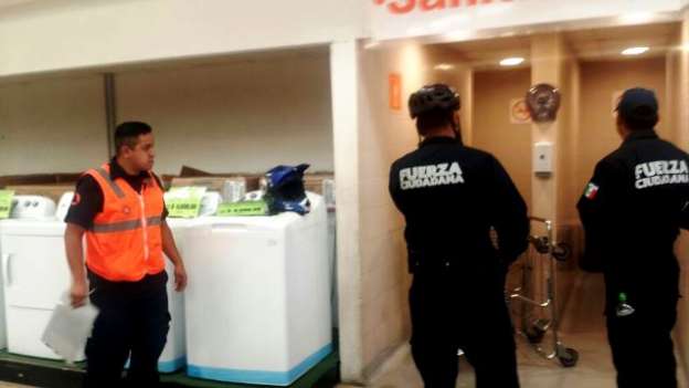 Encuentran a joven muerto en el baño de un centro comercial en Morelia - Foto 0 