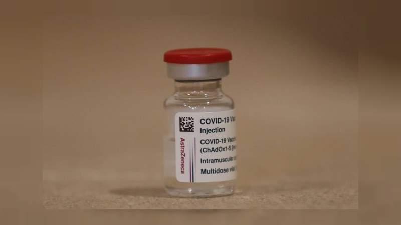 Tras recibir la vacuna de AstraZeneca profesora muere en España debido a una hemorragia cerebral 