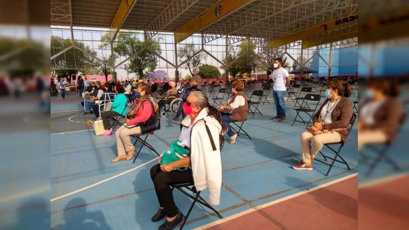 Inicia la vacunación contra COVID-19 en Morelia