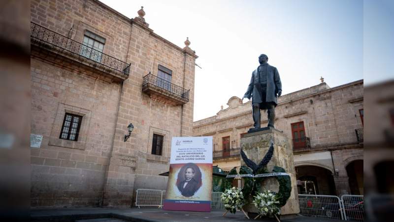 Humberto Arróniz preside acto por CCXV Aniversario del Natalicio de Benito Juárez 