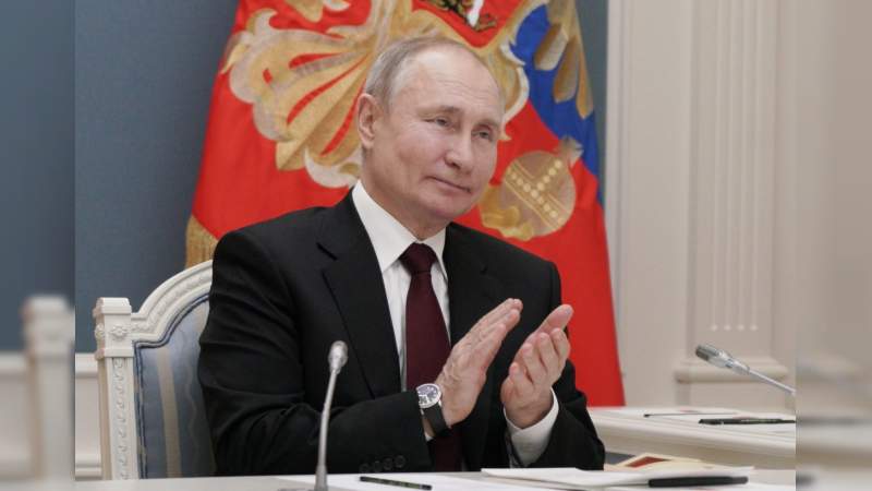 Putin anuncia que recibirá la vacuna anticovid este martes 