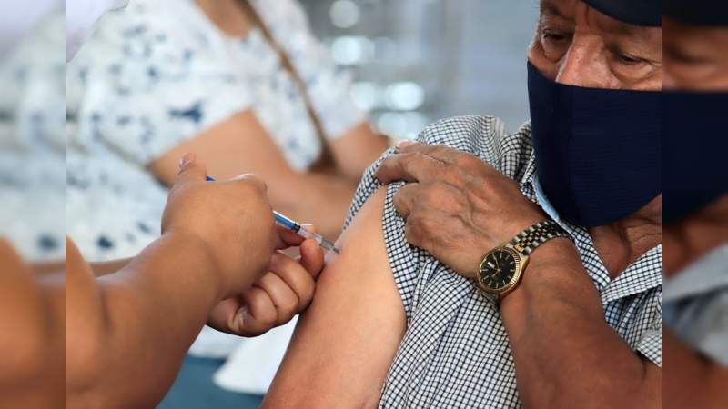 Continúan activos puestos de vacunación contra Covid-19 en 3 municipios 