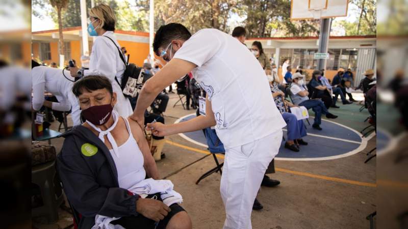 “Tener paciencia y esperar la convocatoria vía telefónica, existen suficientes dosis”: Humberto Arróniz