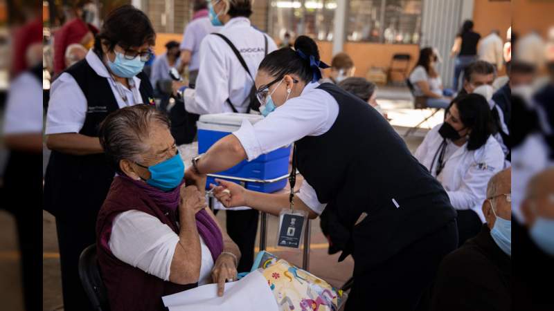 “Tener paciencia y esperar la convocatoria vía telefónica, existen suficientes dosis”: Humberto Arróniz