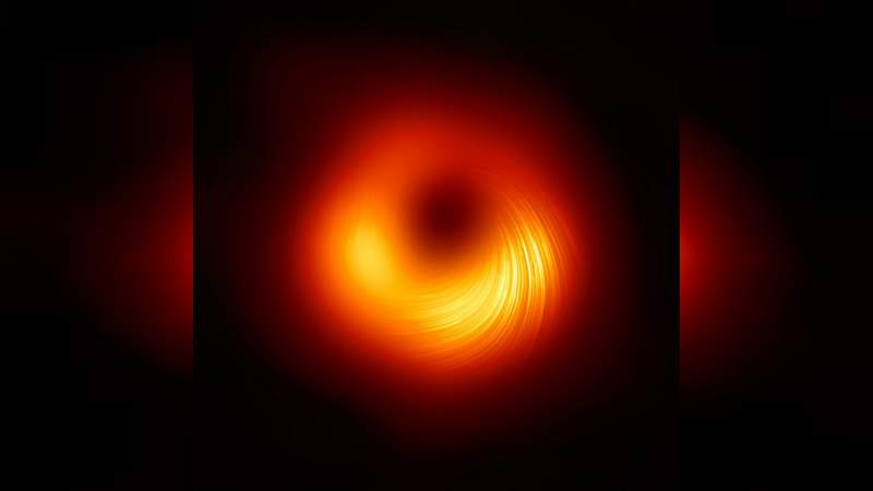 Logran primera observación de los campos magnéticos en el borde de un agujero negro 