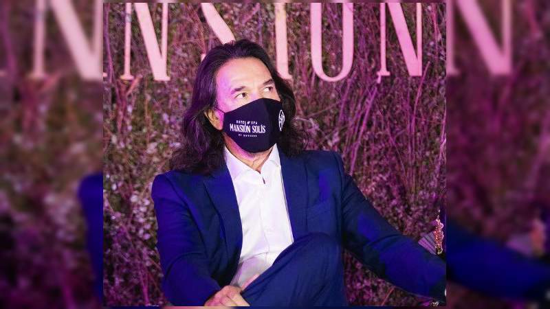 Marco Antonio Solís "El Buki" pide no bajar la guardia ante el Covid y usar cubrebocas 