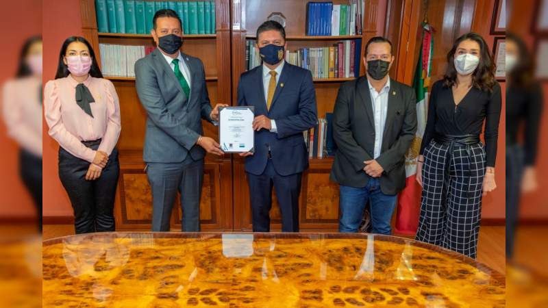 Recibe la acreditación el programa educativo de la licenciatura de medicina veterinaria y zootecnia   