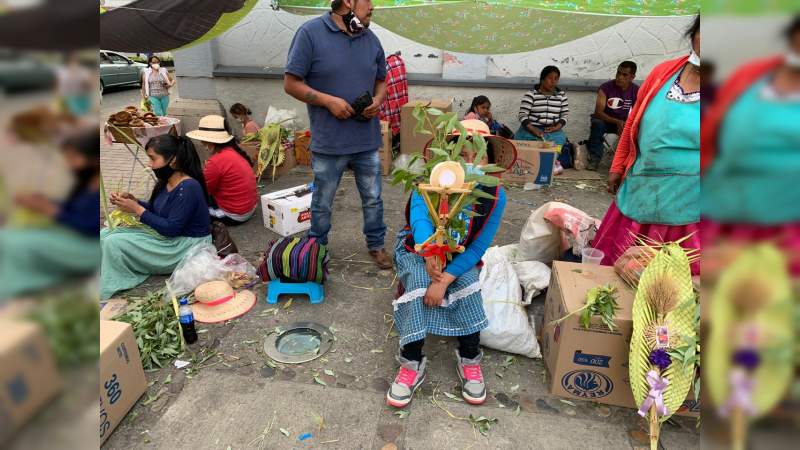Comerciantes se la vieron difícil en el “Domingo de Ramos” 